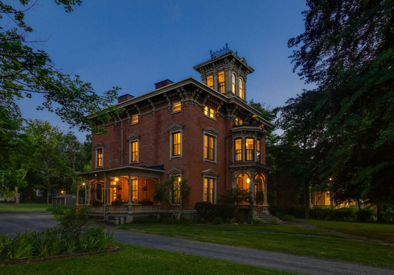 Rosemont Inn ยูทิกา ภายนอก รูปภาพ